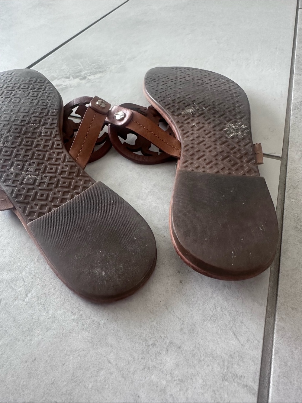 Tory Burch Brown Leather Logo Thong Sandals - Picture 9 of 9